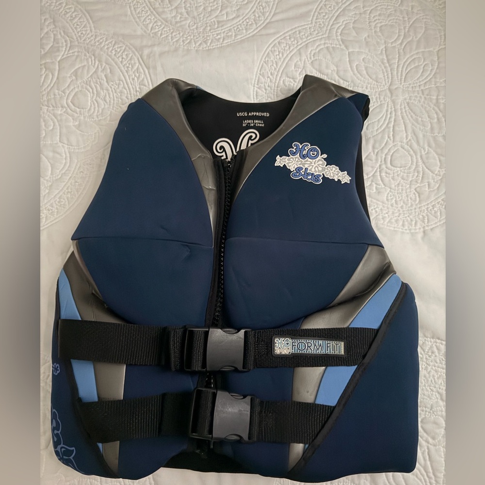 HO SPORTS women’s Blue and White Adult Life Vest with Logo. Size small
